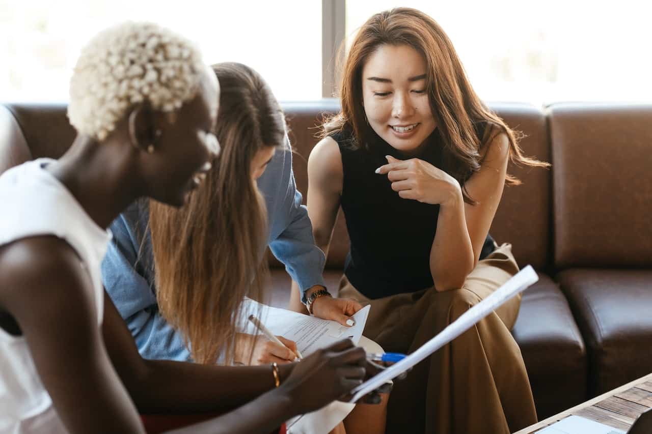 10 Effective Team Building Strategies for Leaders